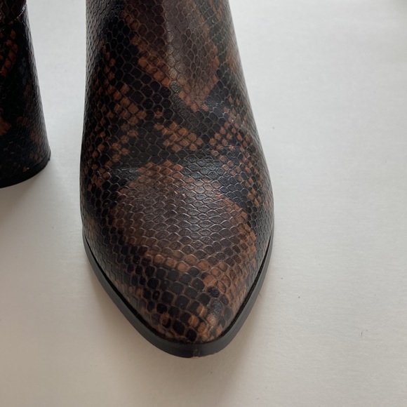 Steve Madden animal print leather fabric boots, Size 8 - Picture 5 of 6